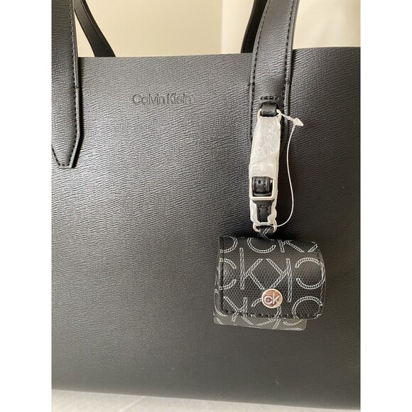 New Calvin Klein X-Large Reversible Tote in Signature Black with Snap Pouch - Picture 4 of 9